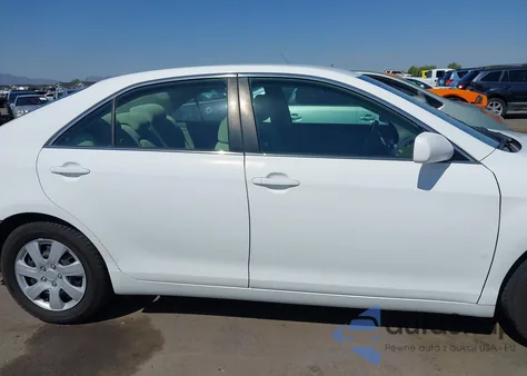 2010 Toyota Camry Le z USA, uszkodzony, nr VIN 4T1BF3EK1AU548887